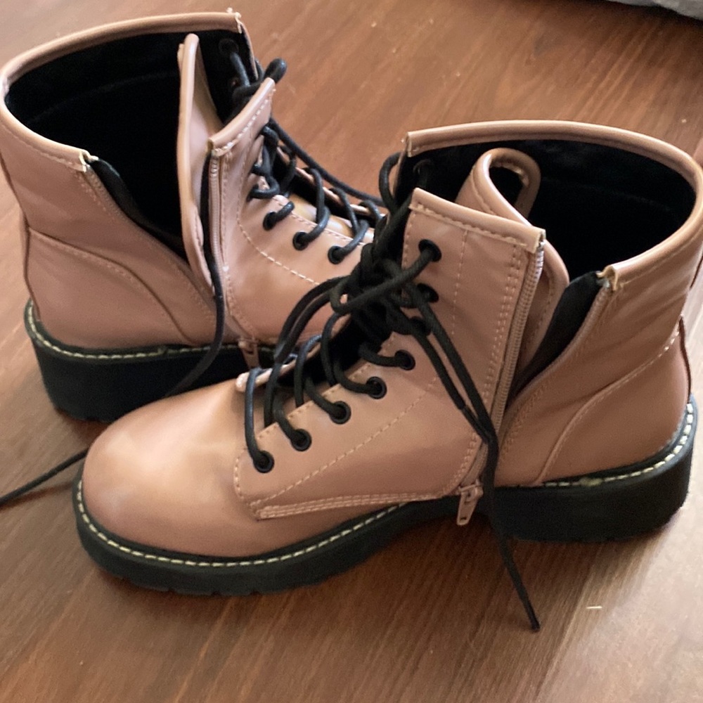 Light pink boots amazing condition only worn once